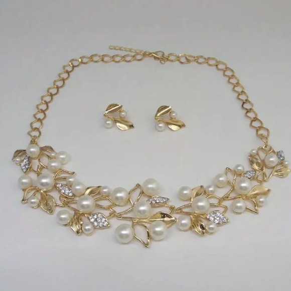 Necklace & Earrings Set - Branch Leaf - Faux Pearls, Gold tone Chain - Picture 4 of 6